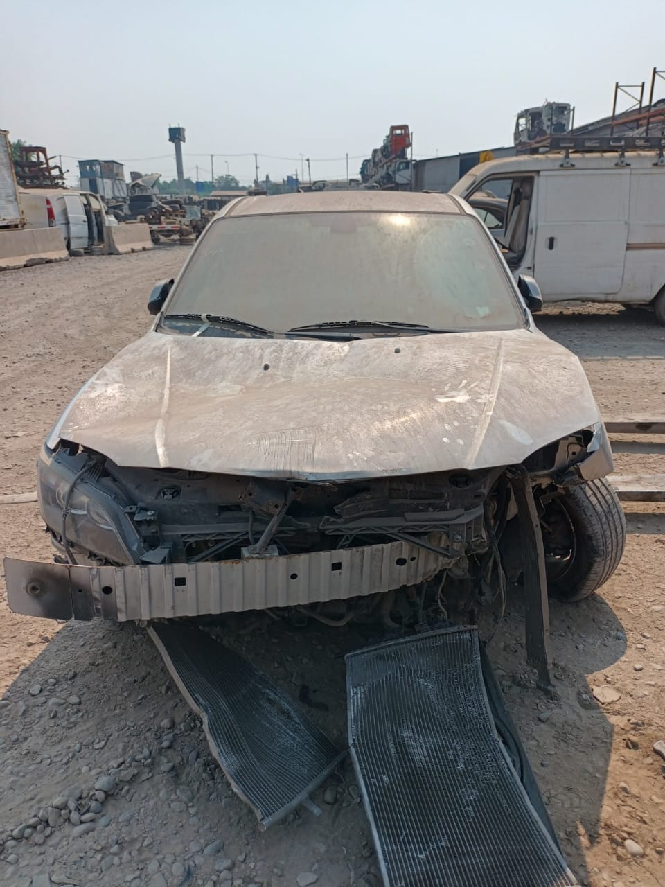 RIEL INYECCIóN Mazda 3 2006  USADO EN DESARME